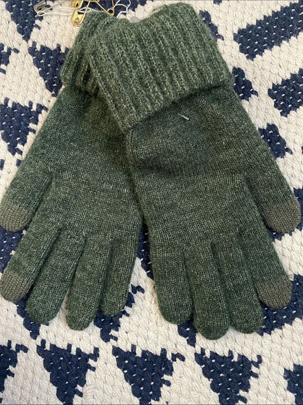 NWT Britt’s Knits Gloves